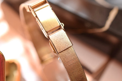 1984 Seiko Ladies Size Golden Bracelet Octo Watch