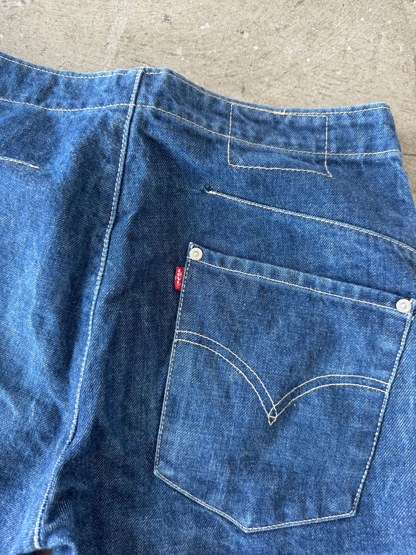 Vintage Levis Long Inseam Shorts - 28"